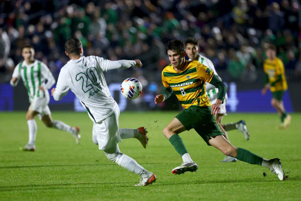 他凭借与队 他凭借与队